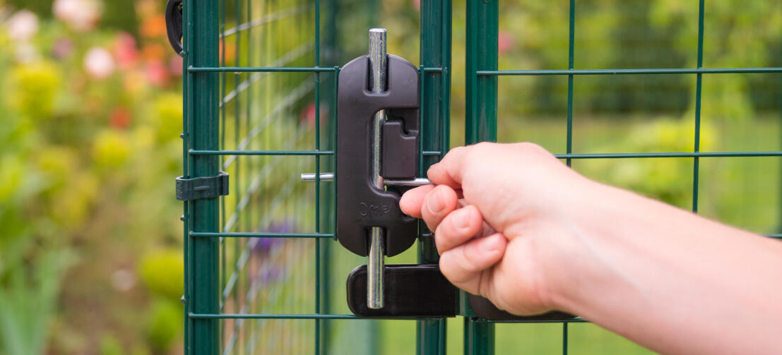 A close up image of the locking system for the walk in run