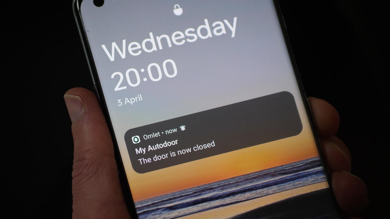 Close up of the Omlet app notification on a smartphone
