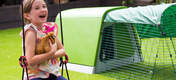 With the plastic hutch Eglu Go , children will love to take care of their guinea pig !