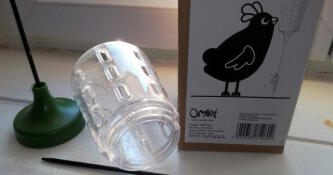 Omlet peck toy