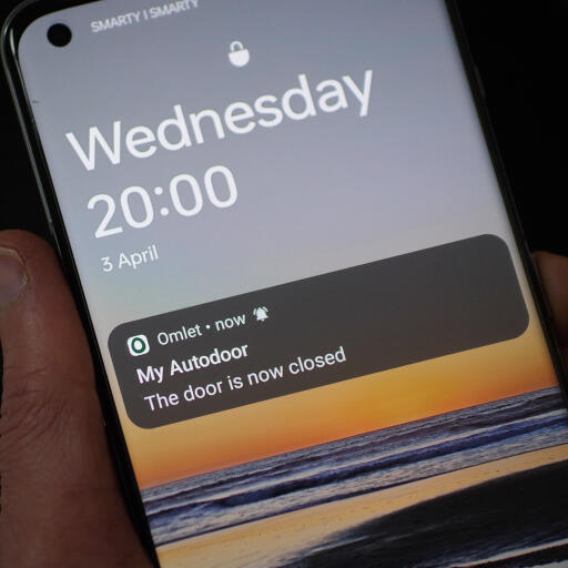 Close up of the Omlet app notification on a smartphone