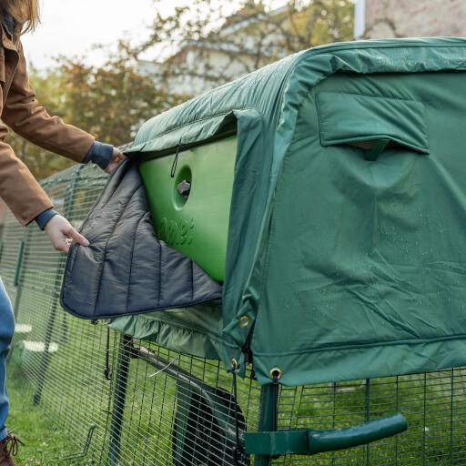 Extreme temperature jacket for Eglu pro chicken coop