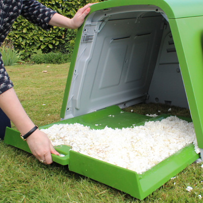 Removing the Eglu Go Rabbit Hutch bedding tray