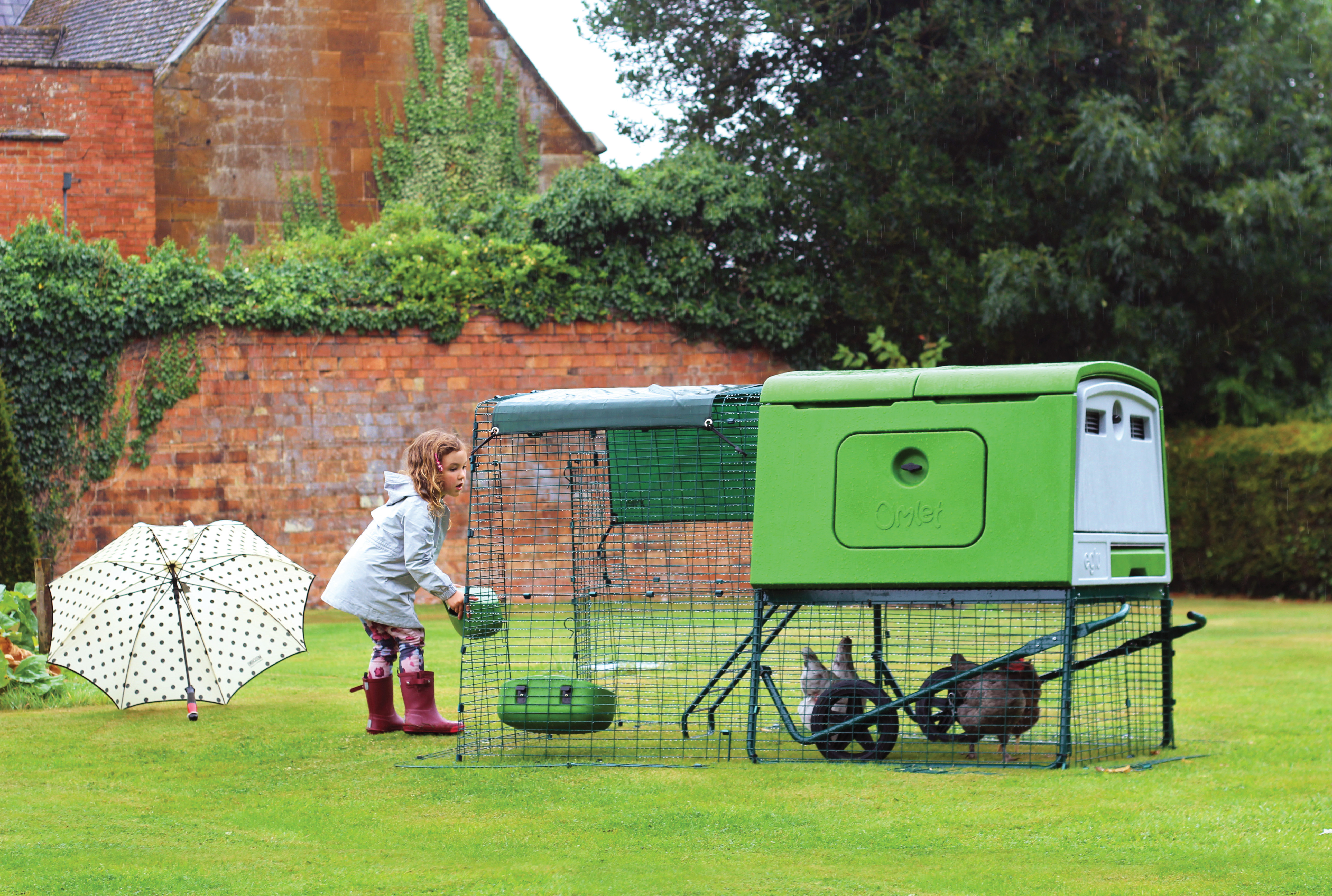 The Eglu Cube’s stable style run doors make it easy to replenish your chicken’s feed and water.