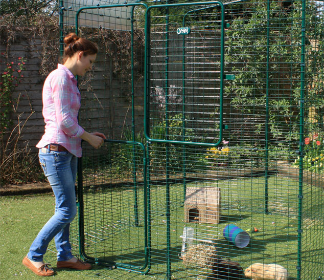 The High-Rise Outdoor Guinea Pig Run with dimensions