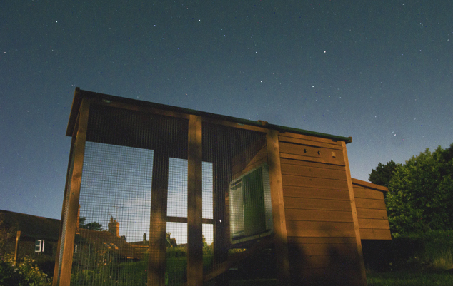 The light setting uses a sophisticated light sensor that can be adjusted by the user